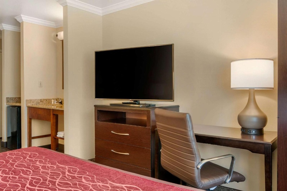 Comfort Inn Columbia Gorge Main image