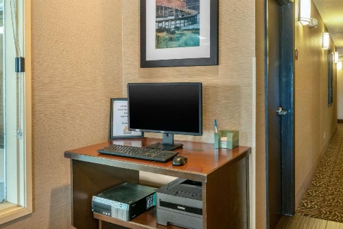 Comfort Inn Columbia Gorge image 27